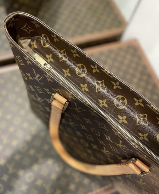 Louis Vuitton Vintage Monogram Luco Tote Bag. - Image 14